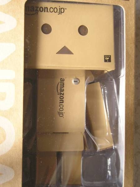 Caja de YOTSUBA& Kaiyodo Revoltech Danbo Danboard el as