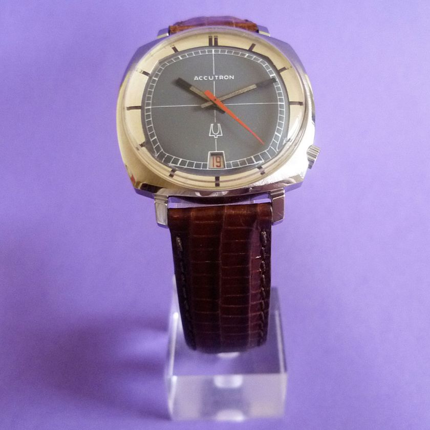 1971 Vintage Mens BULOVA ACCUTRON 218   STAINLESS STEEL TV CUSHION 