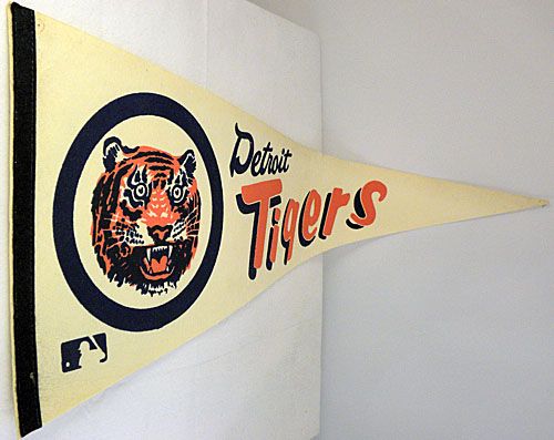 vintage PENNANTS, Giants, Cubs, Tigers, Philadelphia Flyers, Georgia 