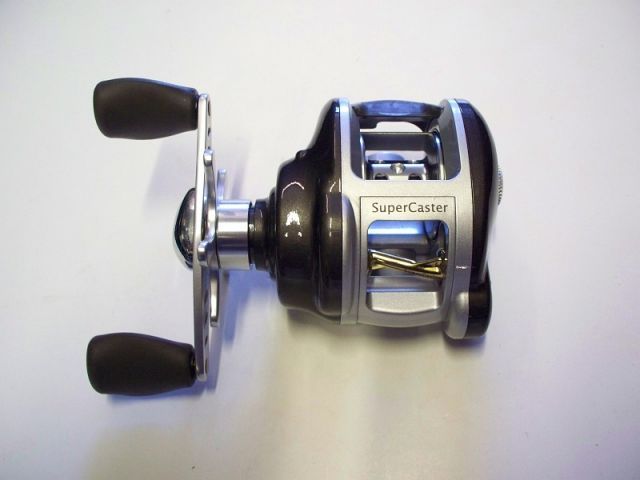 US Reel Supercaster 1000 Baitcasting Fishing Reel   NEW   RETAIL $250 