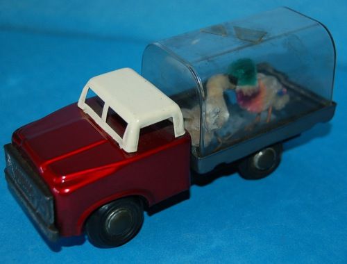 60´s FARM TRUCK w/ ANIMALS METAL CAR TIN CHINA TOYS   