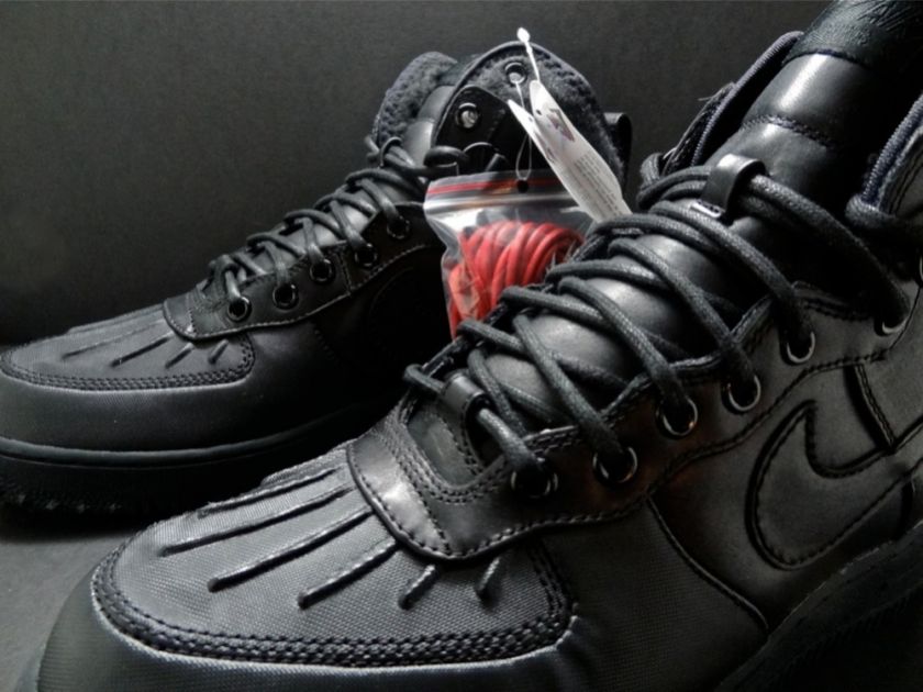 The Air Force 1 Hi in a Duck Boot design. Premium Leather upper with 