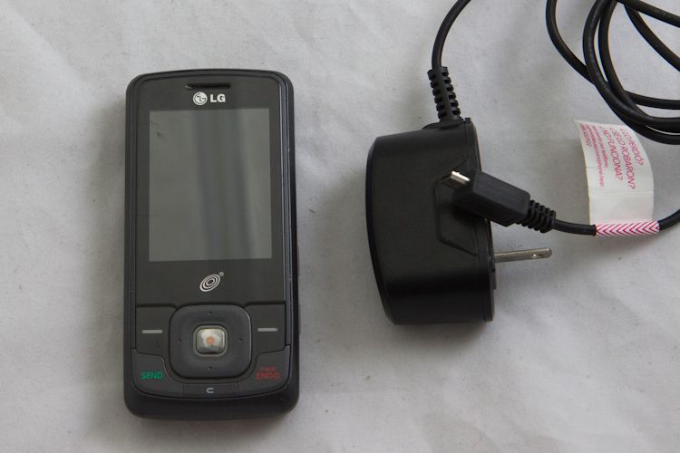 LG 290C   Black (Straight Talk) Cellular Phone 616960017356  