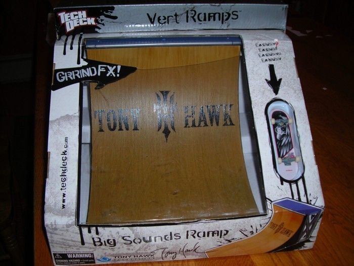 NEW TECH DECK TONY HAWK BIG SOUNDS RAMP W/SKATEBOARD AGE 9+  