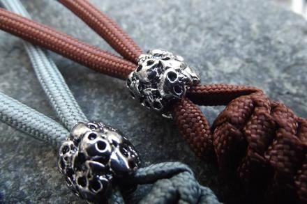 Paracord Knife Lanyard w/Skull Pile Barrel Bead for Spyderco and other 