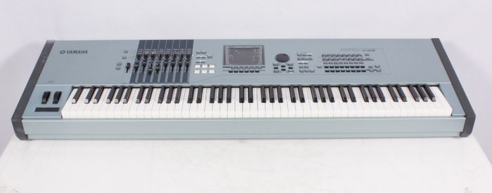 Yamaha MOTIF XS8 Music Production Synthesizer Workstation Regular 