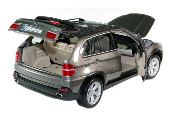 Bburago BMW X5 1/19 Die Cast Silver Diamond Collection  