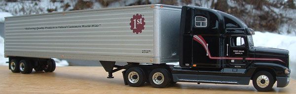 RARE FIRST GEAR COLLECTORS CLUB FREIGHTLINER BIG RIG TT  