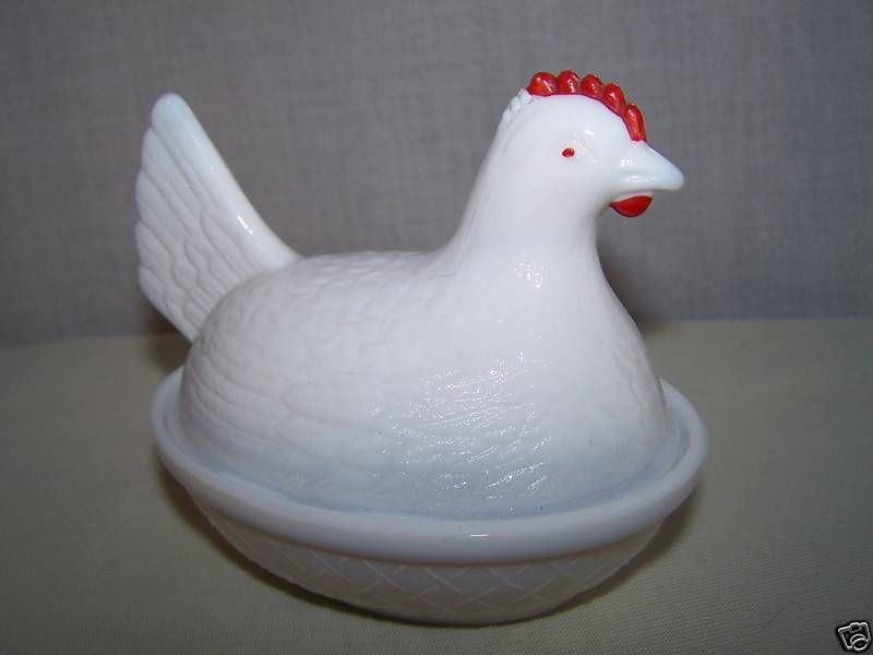 Vintage Milk Glass HEN TRINKET BOX Pre Owned MINT COND  