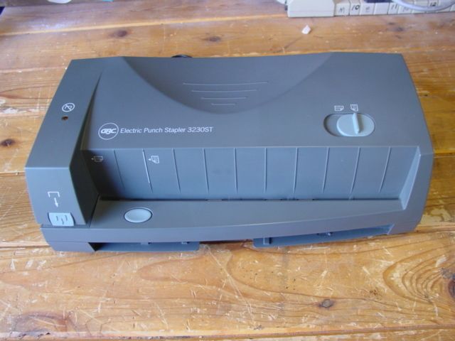 GBC 323OST ELECTRIC PUNCH STAPLER  