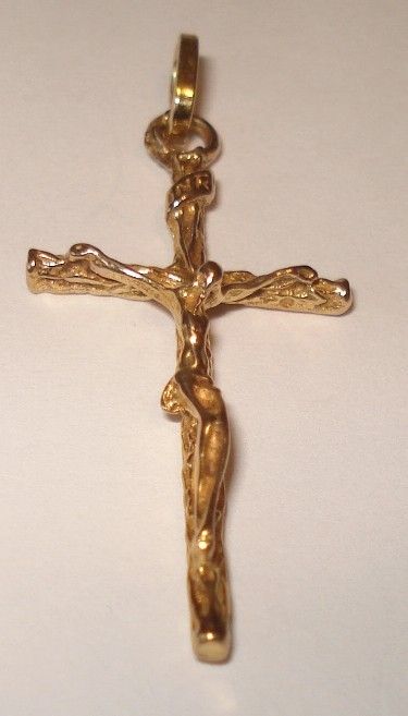   gold crucifix pendant textured detailed twig cross  3 grams  