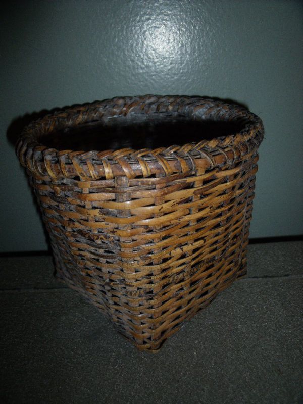 ROUND WICKER BASKET WITH SQUARE BOTTOM 4 x 4 x 4 1/2  