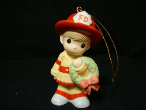 et Precious Moments Fireman Light Up The Holidays  