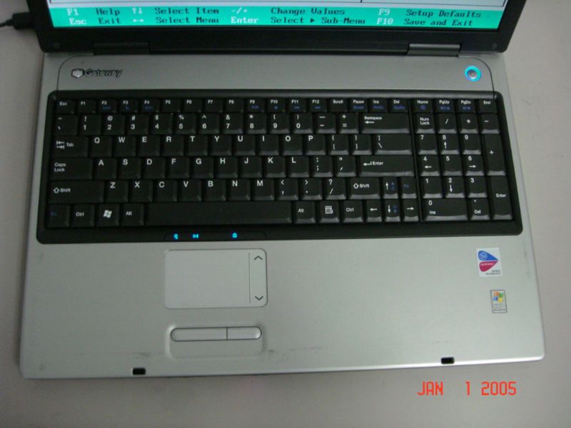 Gateway M680 Laptop Pentium M 1.87 Ghz, 1GB RAM, 17 Inc  