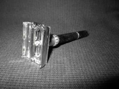 VTG GILLETTE ADJUSTABLE 1 9 DOUBLE EDGE S 2 SAFETY RAZOR W/BLACK 