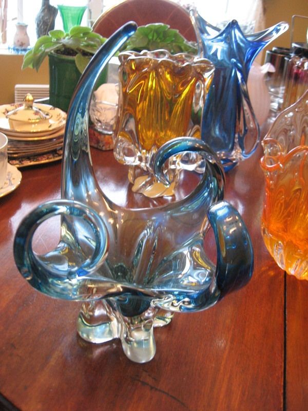 T6 BLOWN GLASS VASE BLUE CHALET CANADA 11IN  